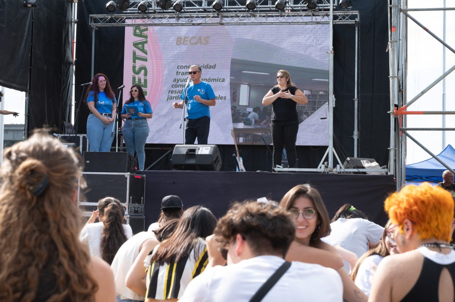 imagen Más de 2000 estudiantes disfrutaron de la Bienvenida a la UNCUYO