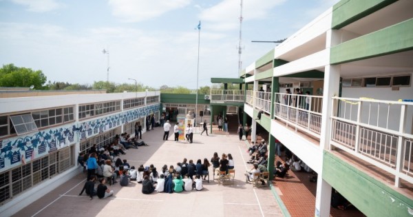 Autoridades De La UNCUYO Extendieron El Calendario En Las Escuelas ...