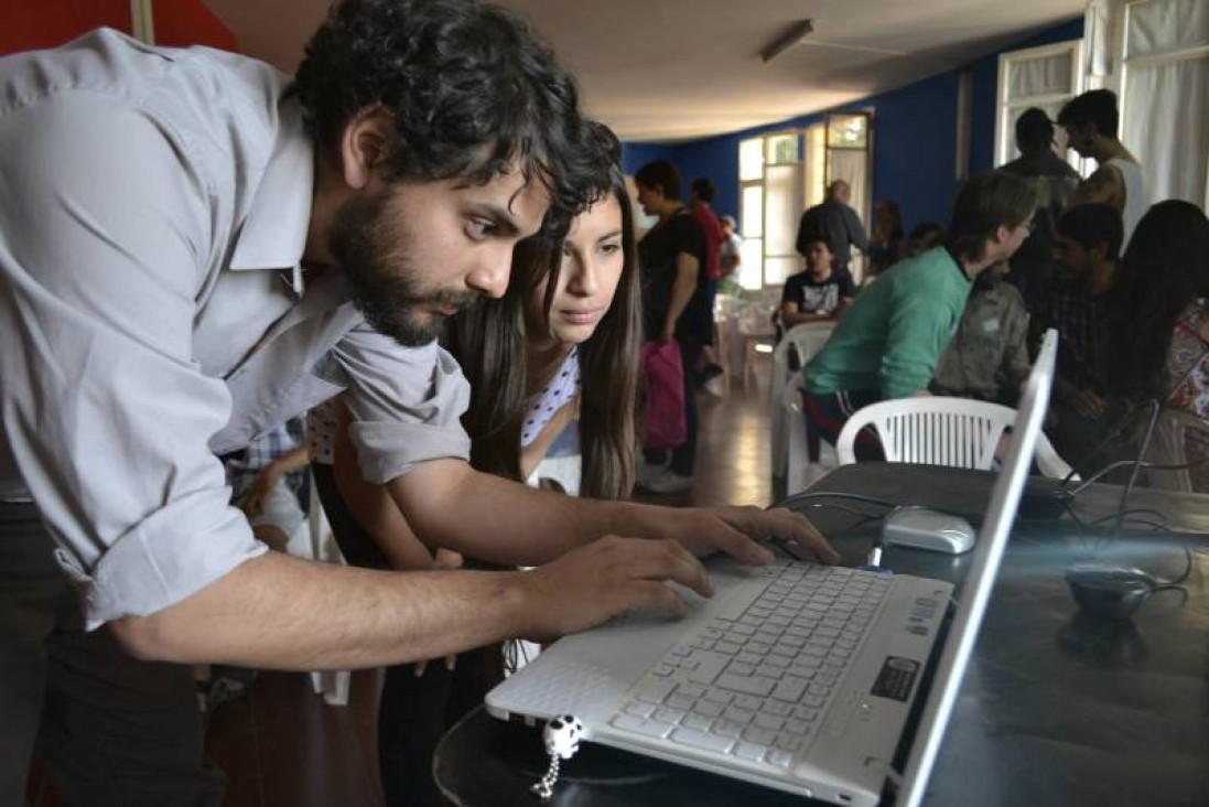 imagen Convocan a estudiantes para diseñar el nuevo afiche de los "Proyectos Mauricio López"