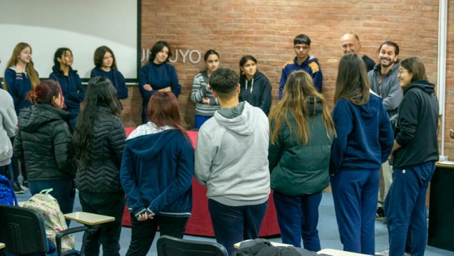 imagen Realizaron un taller de economía social para estudiantes de la Escuela de Comercio Martín Zapata