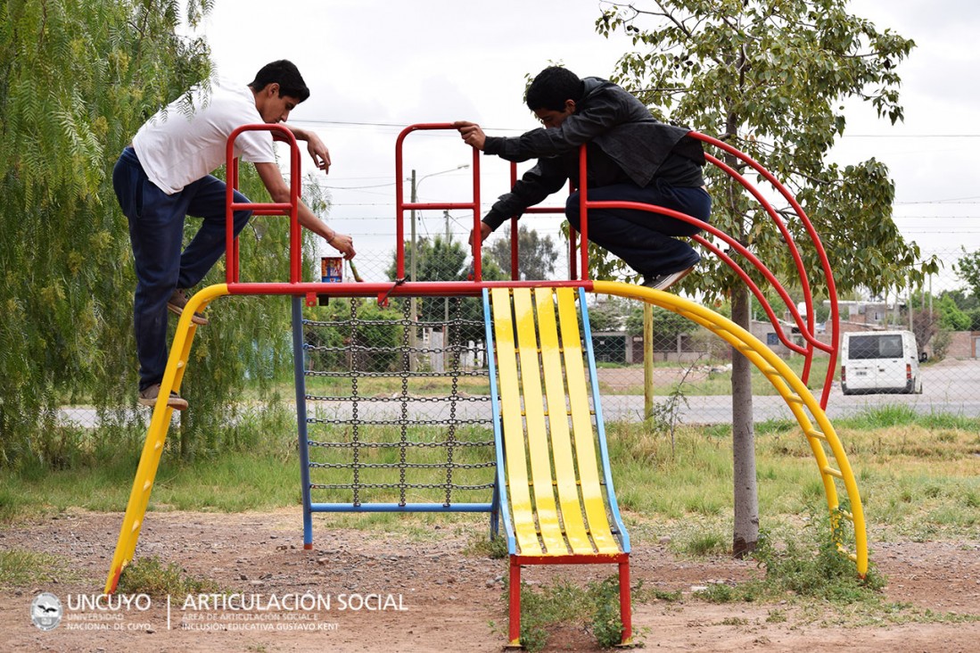 imagen Estudiantes del Magisterio desarrollan juegos para niños