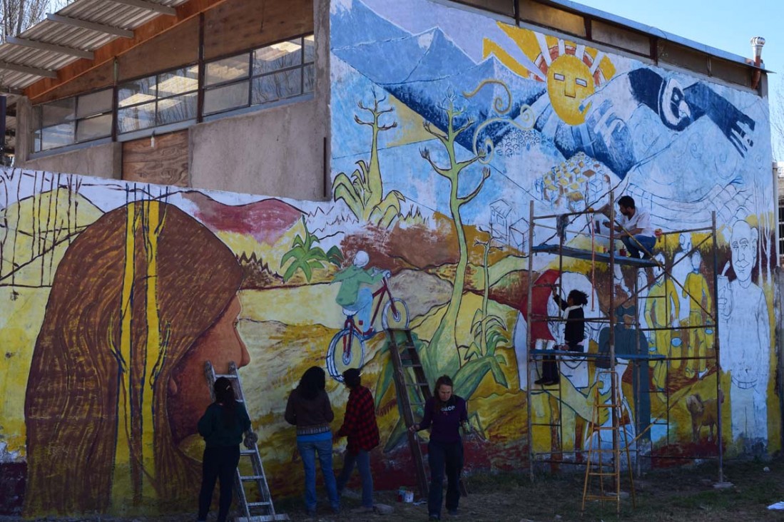 imagen Realizan Mural para integrar a la comunidad en Luján