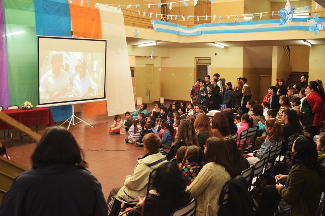 imagen Inauguraron cine escolar comunitario en el Barrio La Gloria