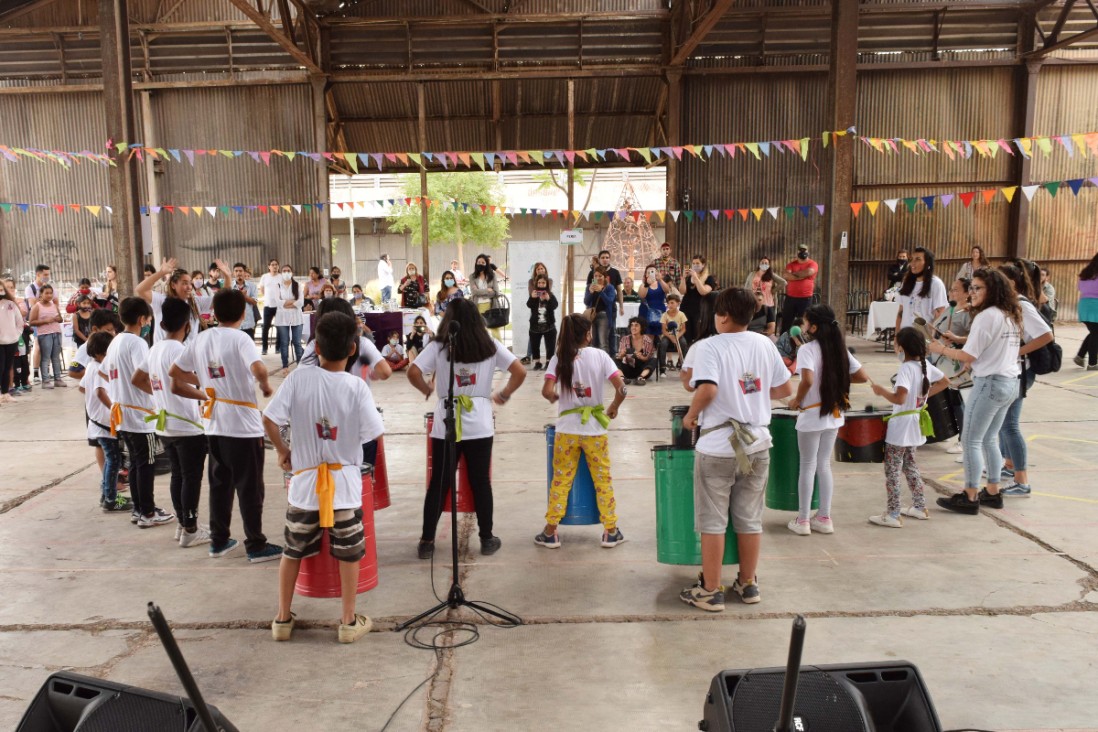 imagen Música y mucho color en el cierre de año del Área de Innovación Social