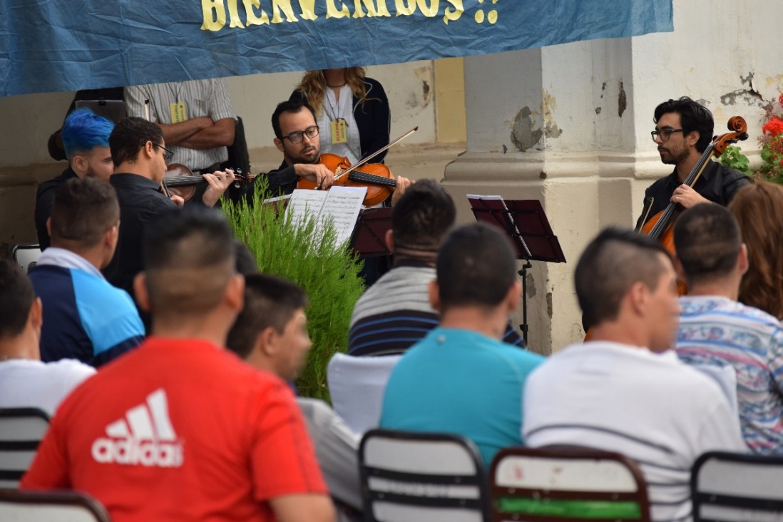 imagen Músicos de la UNCuyo se presentaron en la penitenciaría de Boulogne Sur Mer