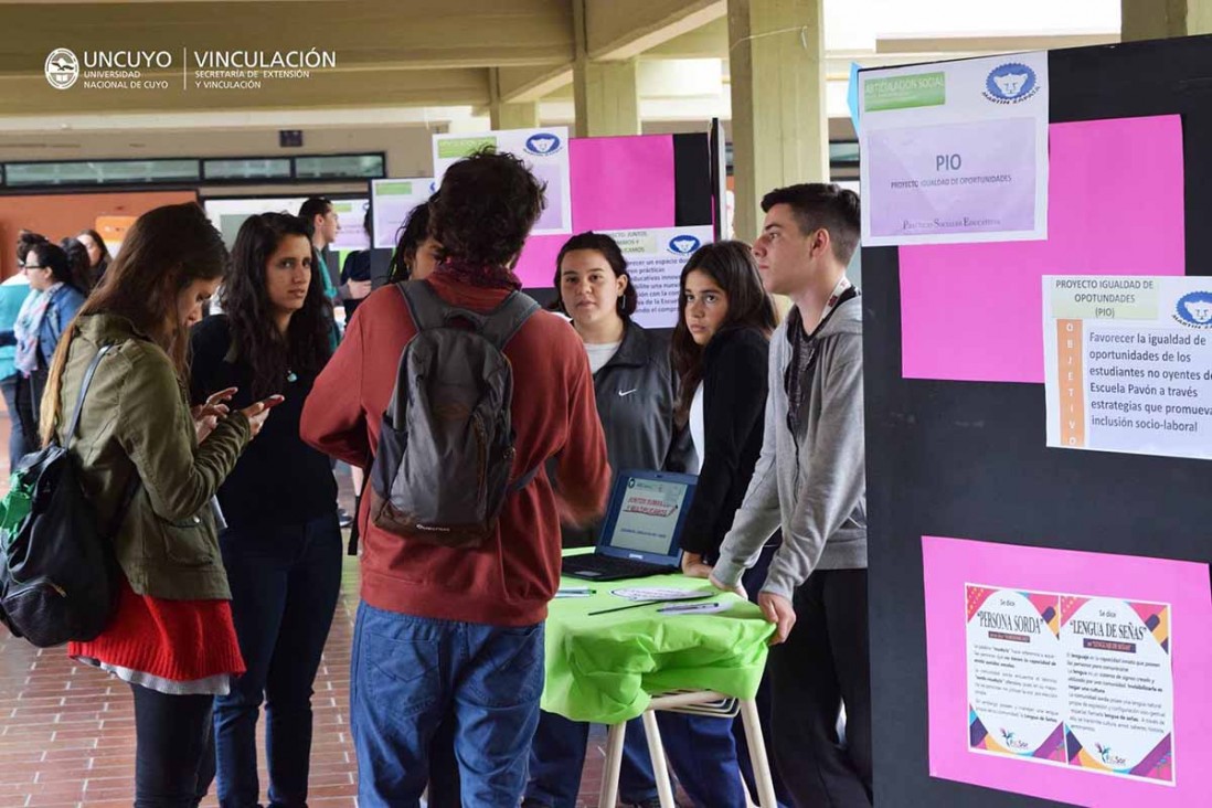 imagen Estudiantes de la Escuela Martín Zapata participan en proyectos sociales educativos