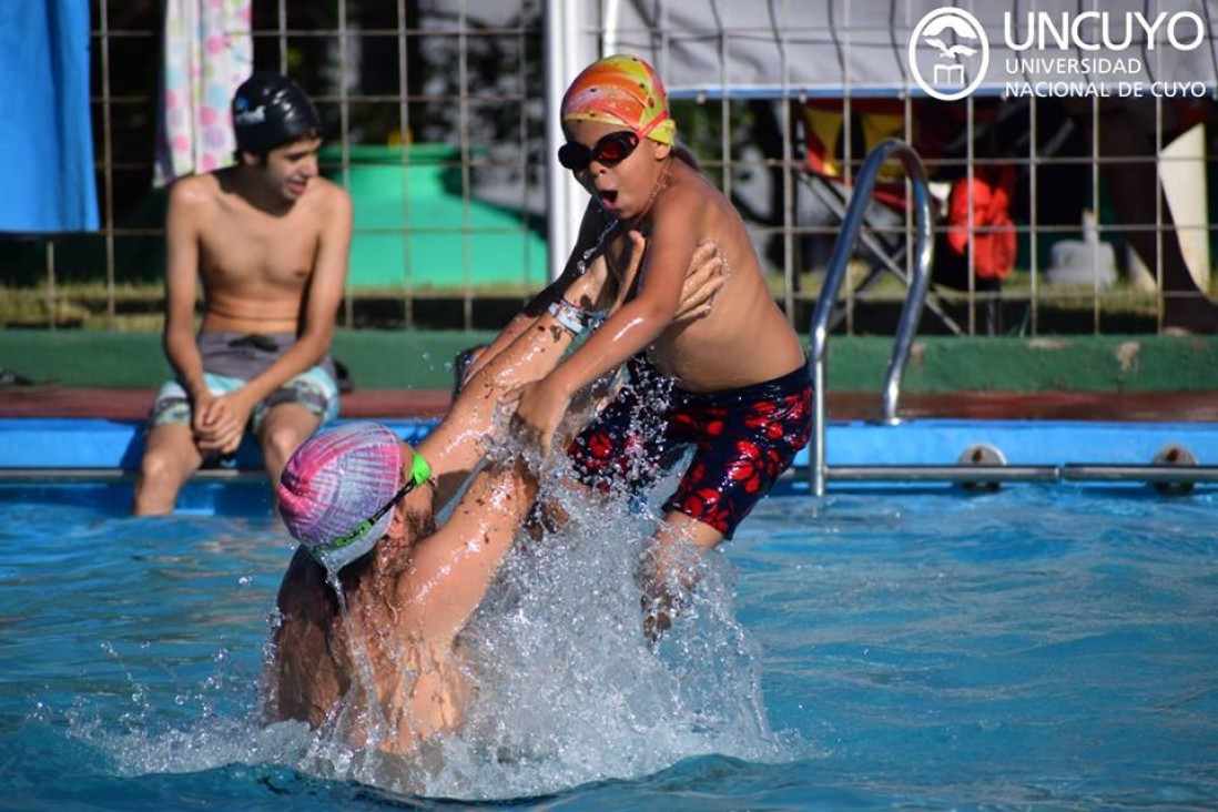 imagen Culminó con éxito otra temporada de pileta en el Club UNCuyo