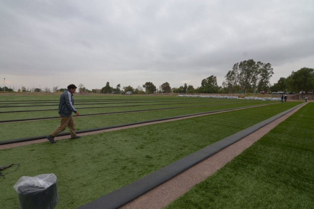 imagen La UNCuyo tendrá una cancha de césped sintético de fútbol 11