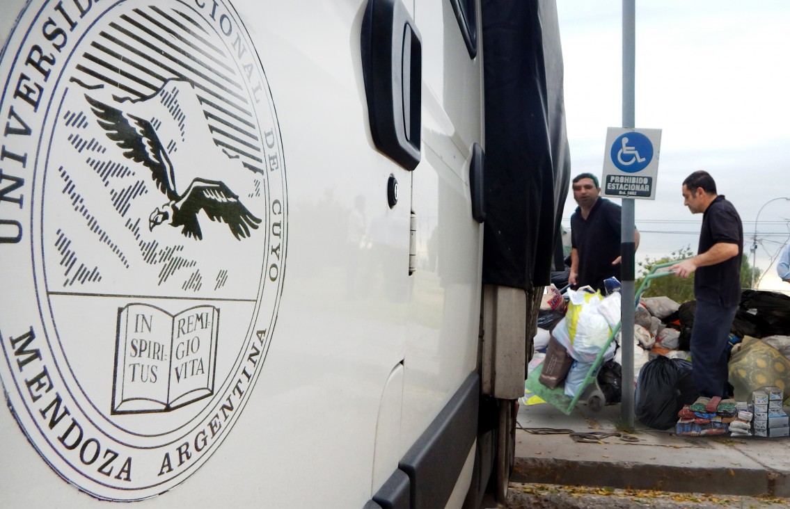 imagen Se entregaron las donaciones de la colecta "UNCuyo por Tunuyán"