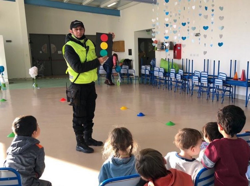 imagen Niñas y niños de "Caritas Dulces" aprendieron sobre seguridad vial