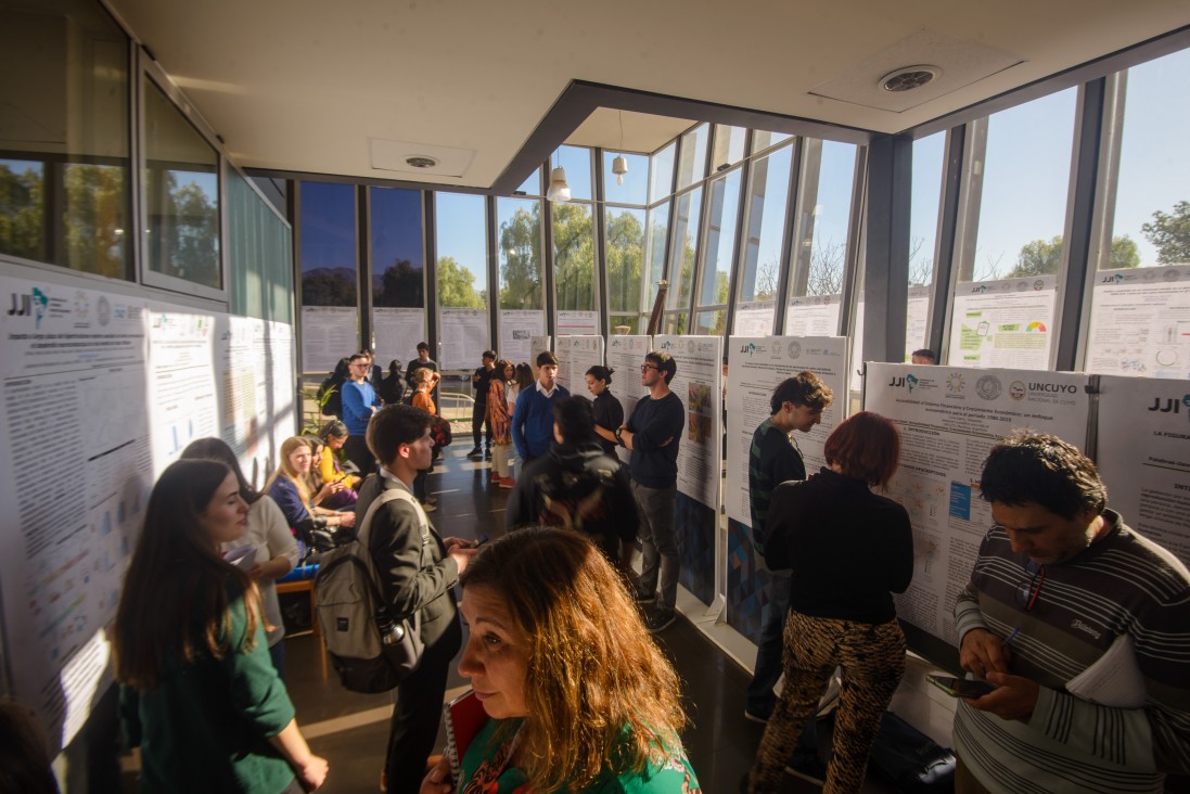 imagen Jóvenes investigadores mostraron sus aportes a la ciencia y la tecnología en la Pre Jornada de AUGM