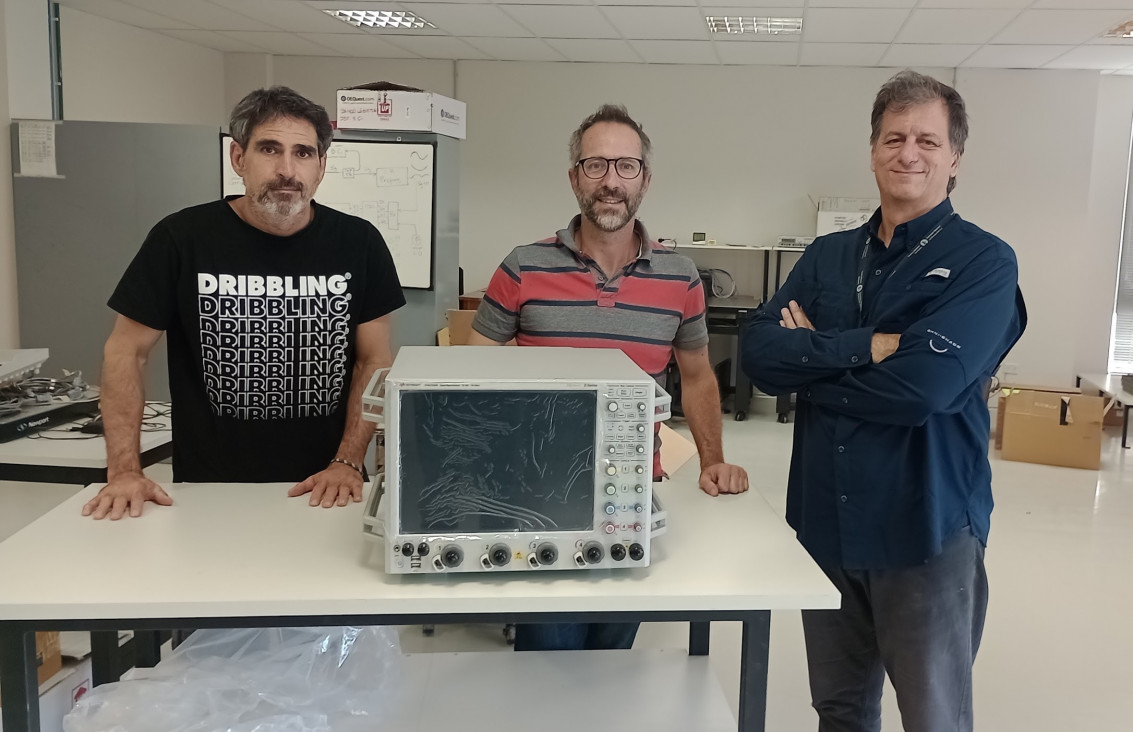 imagen El Instituto Balseiro adquirió equipamiento tecnológico para desarrollar la innovación científica en el campo de las telecomunicaciones