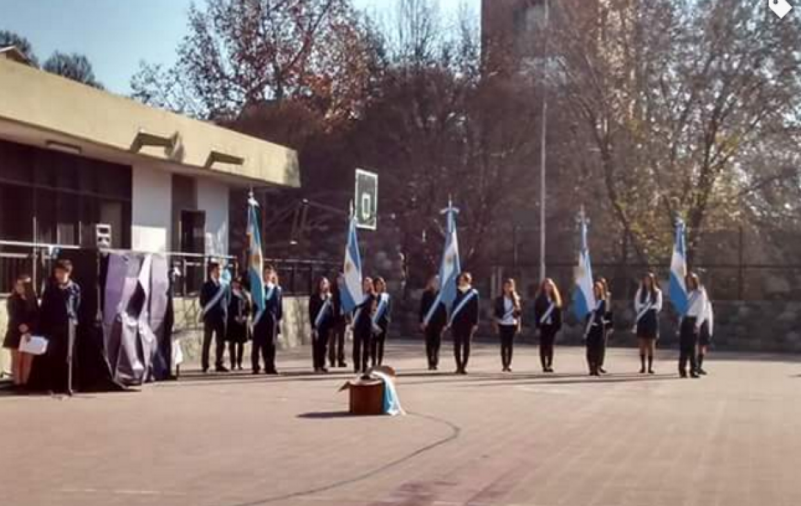 imagen Acto central por el día de la Bandera Nacional en el Colegio Martín Zapata