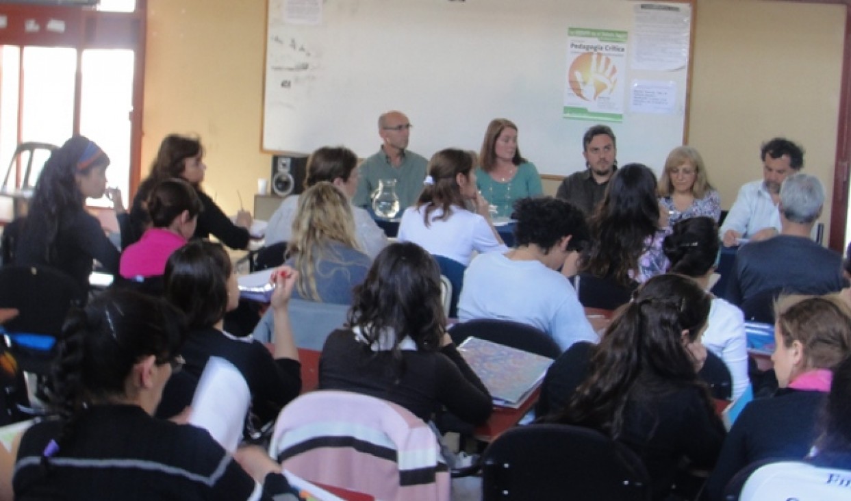 imagen Se debatió sobre Pedagogía Crítica en la Facultad de Educación 