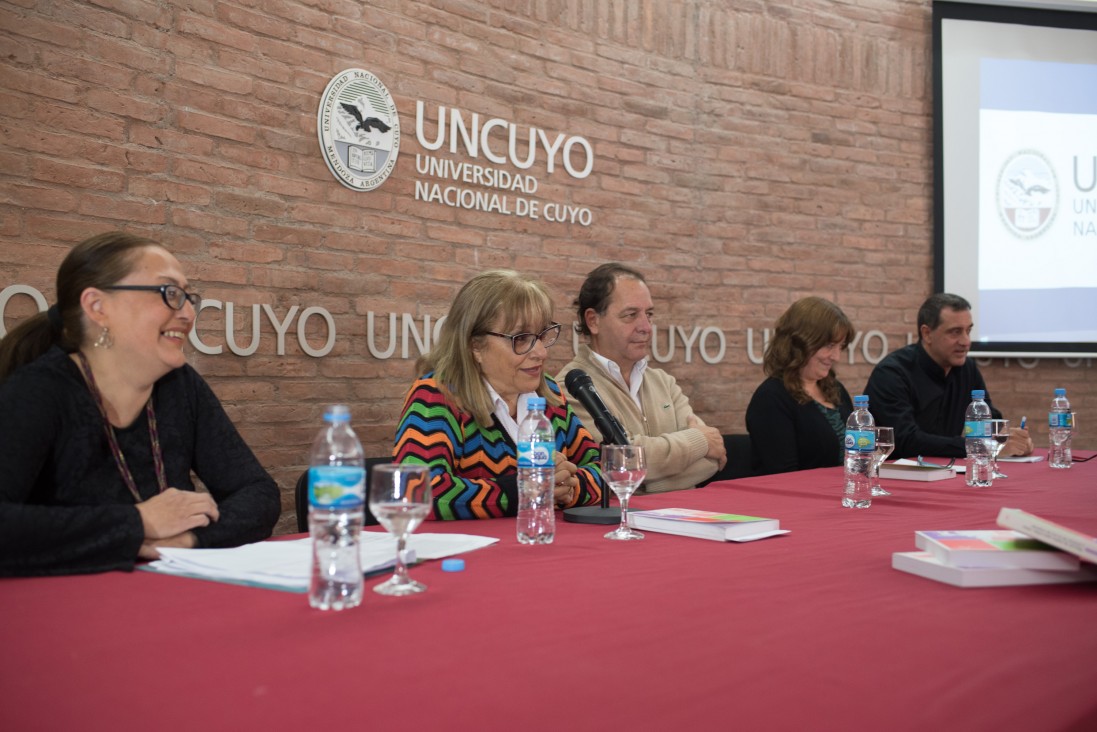 imagen Luis Sampedro presentó su libro en la UNCUYO