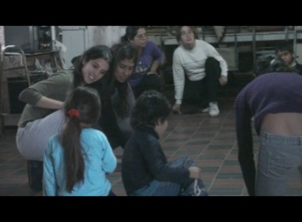 imagen Mujeres del Barrio Paraguay realizan actividades artísticas por medio de un Proyecto de Extensión. 