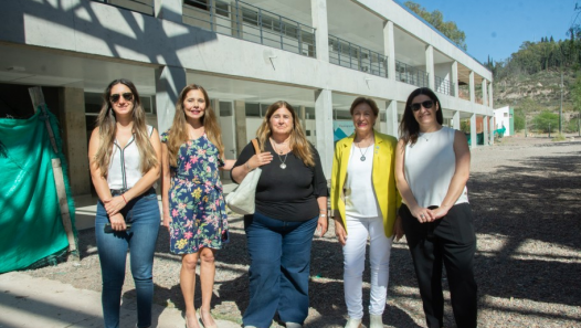 imagen La Rectora recorrió obras en escuelas de la UNCUYO