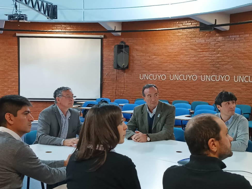 imagen La Universidad firmó un convenio con el Instituto de Ayuda Financiera para Pago de Retiros y Pensiones Militares del Ministerio de Defensa de la Nación