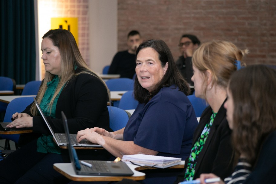 imagen La responsable de la SIIP, Teresa Damiani (centro), en el primer día del encuentro. 