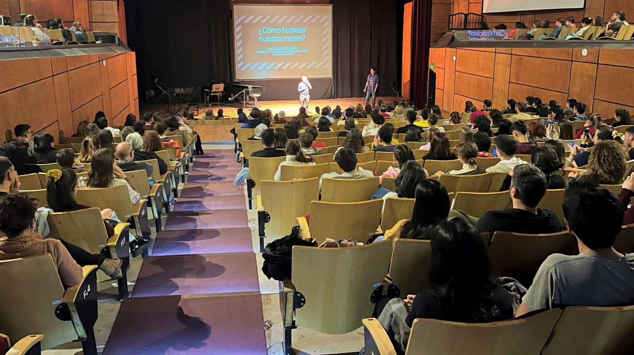 imagen Más de 300 personas participaron de "Ciencia, mitos y arte", una jornada a pura divulgación científica y presentaciones artísticas