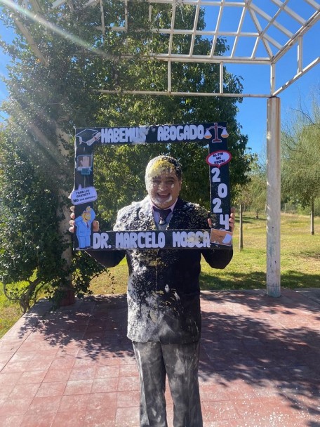 imagen Inició su carrera en la cárcel, cumplió su condena y hoy es abogado