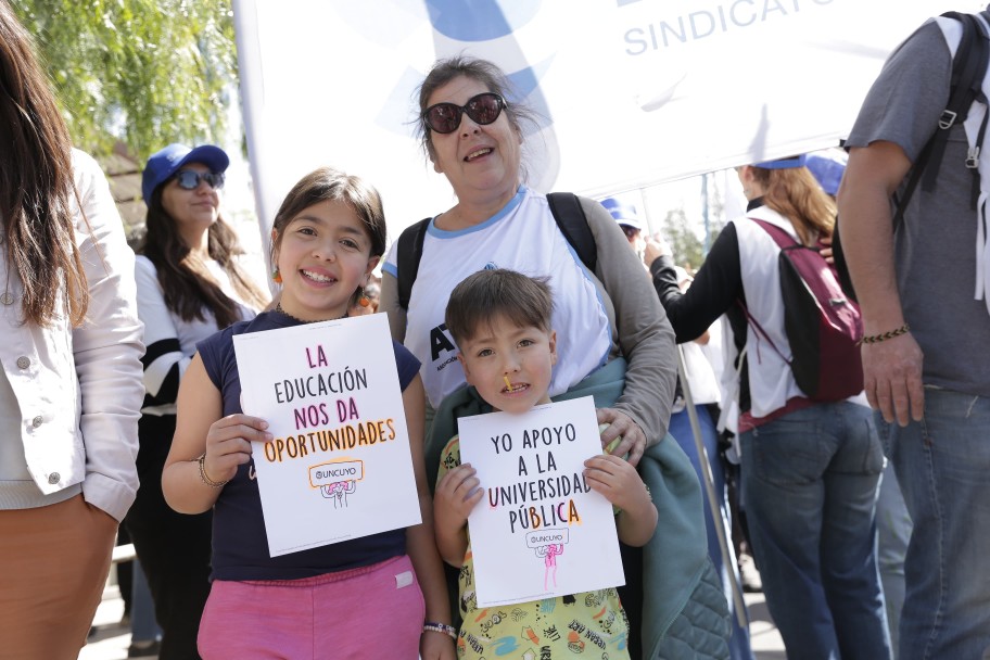 imagen Más de 35 mil personas marcharon por la universidad pública