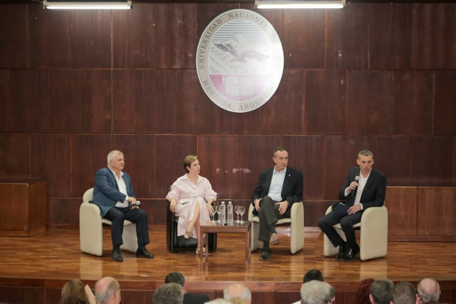 imagen La UNCUYO fue sede del Foro Energético Nacional