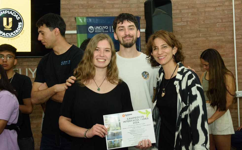 imagen Ciencias Económicas recibió la copa Challenger del Interfacultades