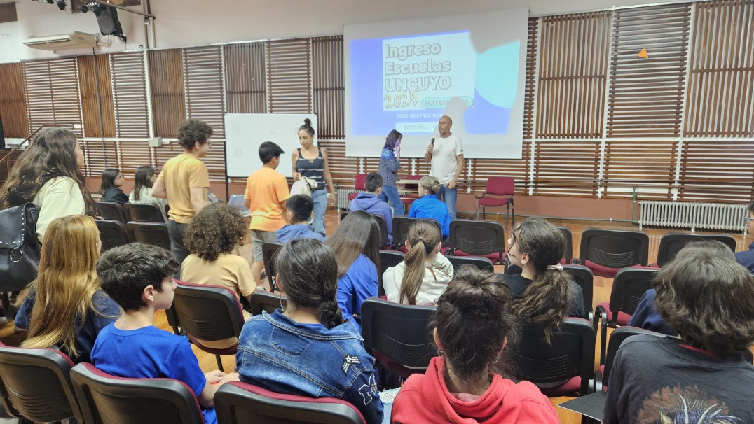 imagen Ingreso a escuelas de la UNCUYO: el 3° encuentro se centró en consultas sobre Matemática