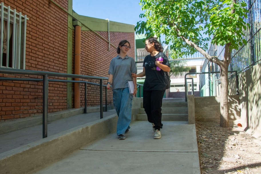 imagen La Rectora recorrió obras en escuelas de la UNCUYO