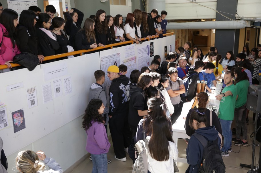 imagen Manos a la ciencia: arrancó en la UNCUYO una muestra interactiva para estudiantes