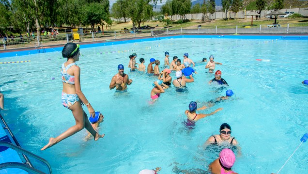 imagen Todos al agua: arrancó la Colonia de Verano en la UNCUYO