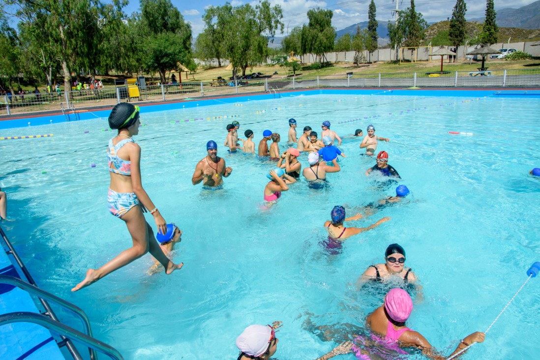 imagen Todos al agua: arrancó la Colonia de Verano en la UNCUYO