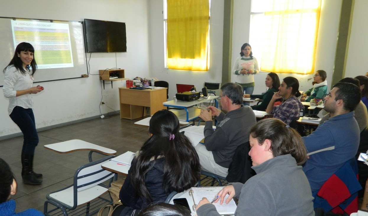 imagen Docentes aprenden estrategias para vincular ciencia y sociedad 