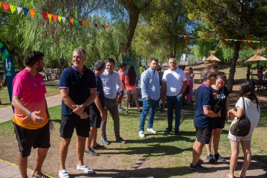 imagen "Natatlón Solidario" de la UNCUYO recaudó 900 litros de leche