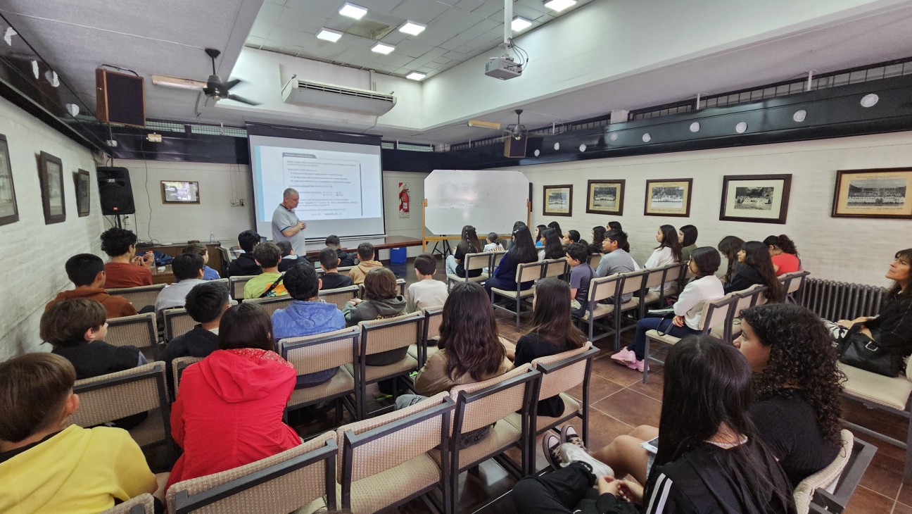 imagen Ingreso a escuelas de la UNCUYO: el 3° encuentro se centró en consultas sobre Matemática