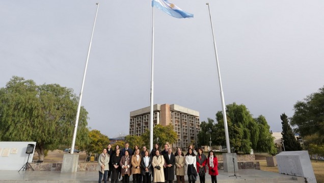 imagen Doble celebración de la UNCUYO para conmemorar el Día de la bandera
