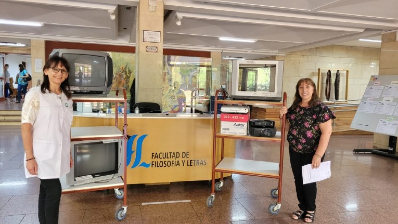 imagen Filosofía y Letras donó equipamiento tecnológico a nueve escuelas