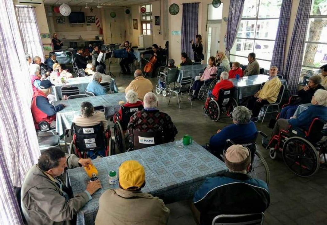 imagen Jóvenes músicos de la UNCUYO actuaron en el Hogar Santa Marta 