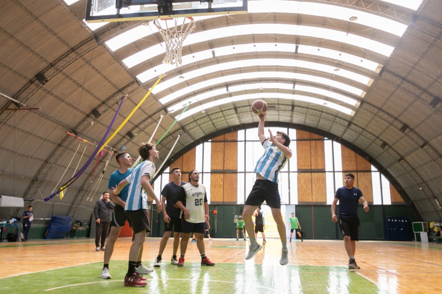 imagen Ciencias Económicas recibió la copa Challenger del Interfacultades