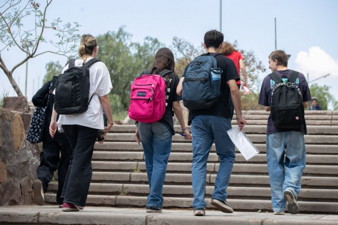 imagen Salud mental en comunidades universitarias: charla online sobre nuevos abordajes  