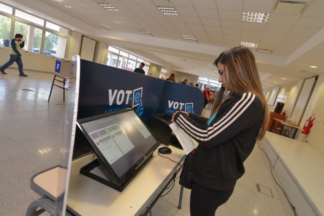 imagen La UNCuyo estrenó voto electrónico propio