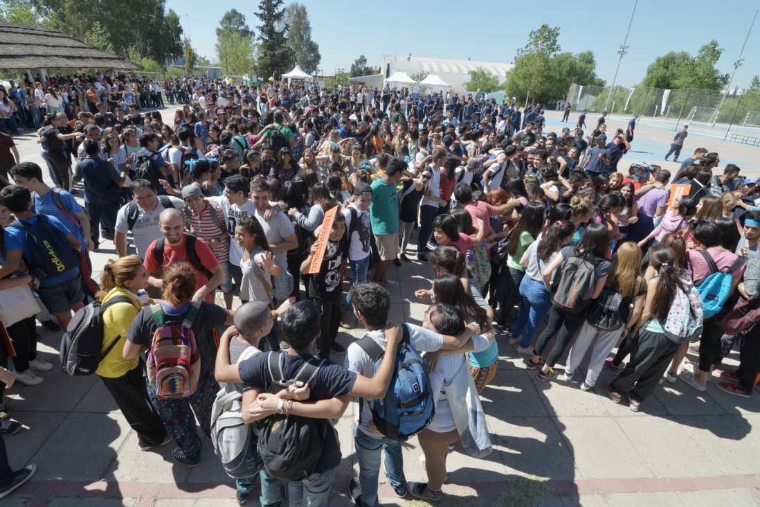 imagen Miles de jóvenes ya son parte de la Universidad