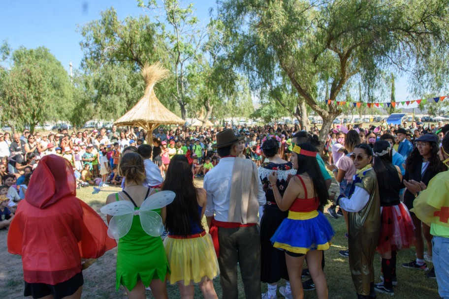 imagen Todos al agua: arrancó la Colonia de Verano en la UNCUYO