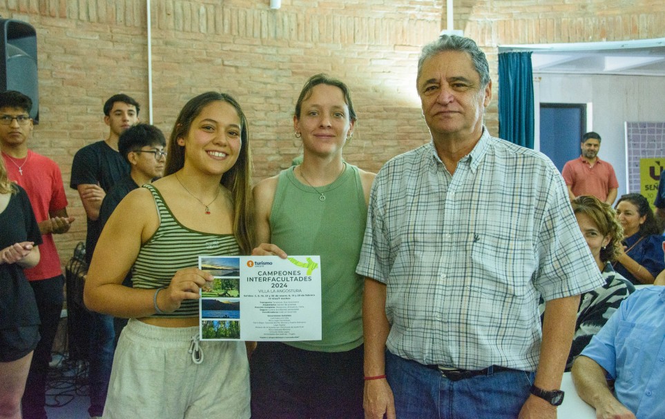 imagen Ciencias Económicas recibió la copa Challenger del Interfacultades