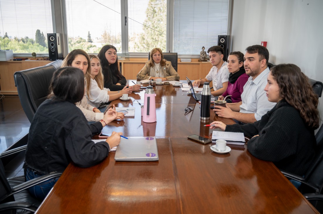 imagen Autoridades de la Universidad recibieron a representantes de la FUCUYO