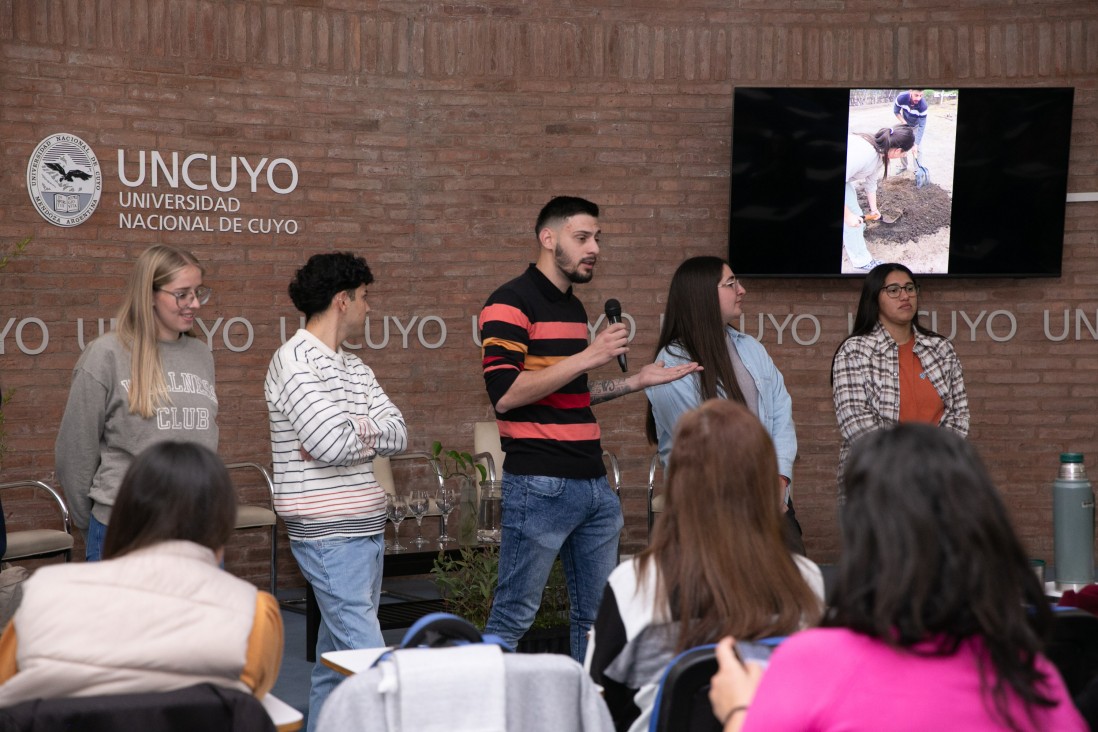 imagen Plantarán árboles para compensar la huella ambiental que dejó un congreso