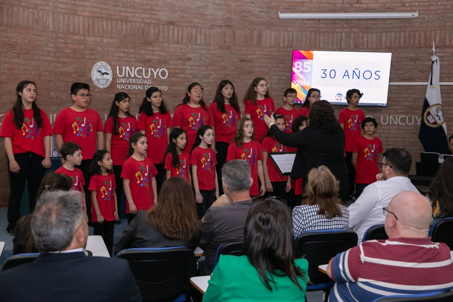 imagen Tres décadas de servicio: la Universidad reconoció la dedicación de su personal