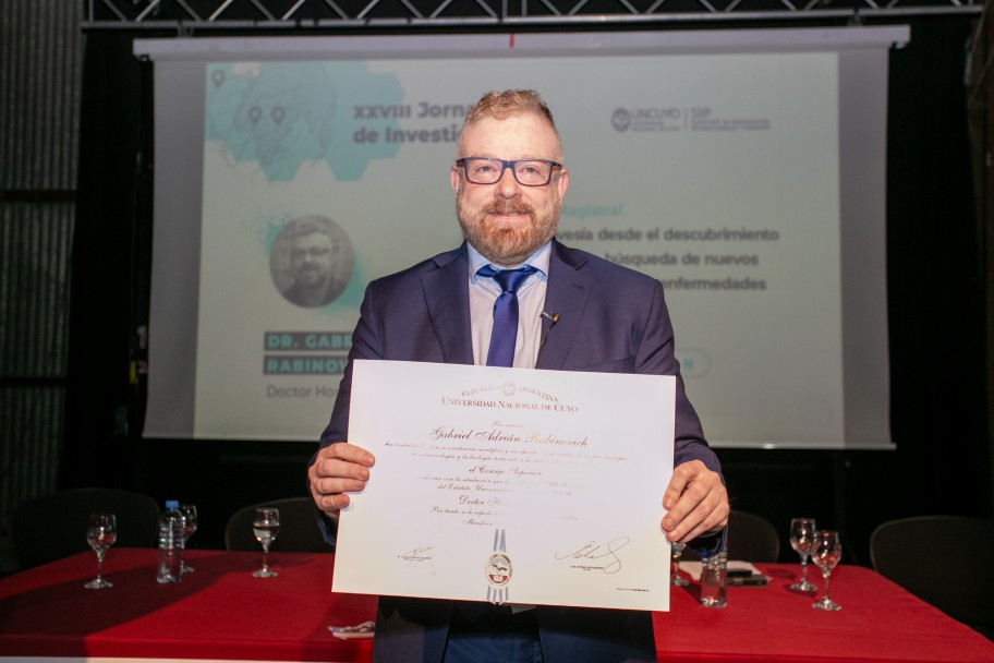 imagen La ciencia en lo más alto: Gabriel Rabinovich ya es Doctor Honoris Causa de la UNCUYO