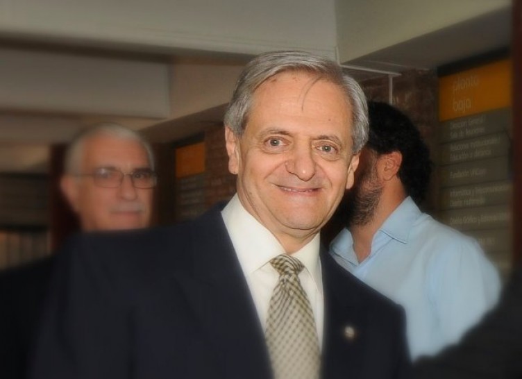 imagen René Gotthelf, fundador y ex director de EDIUNC, distinguido por el Rotary